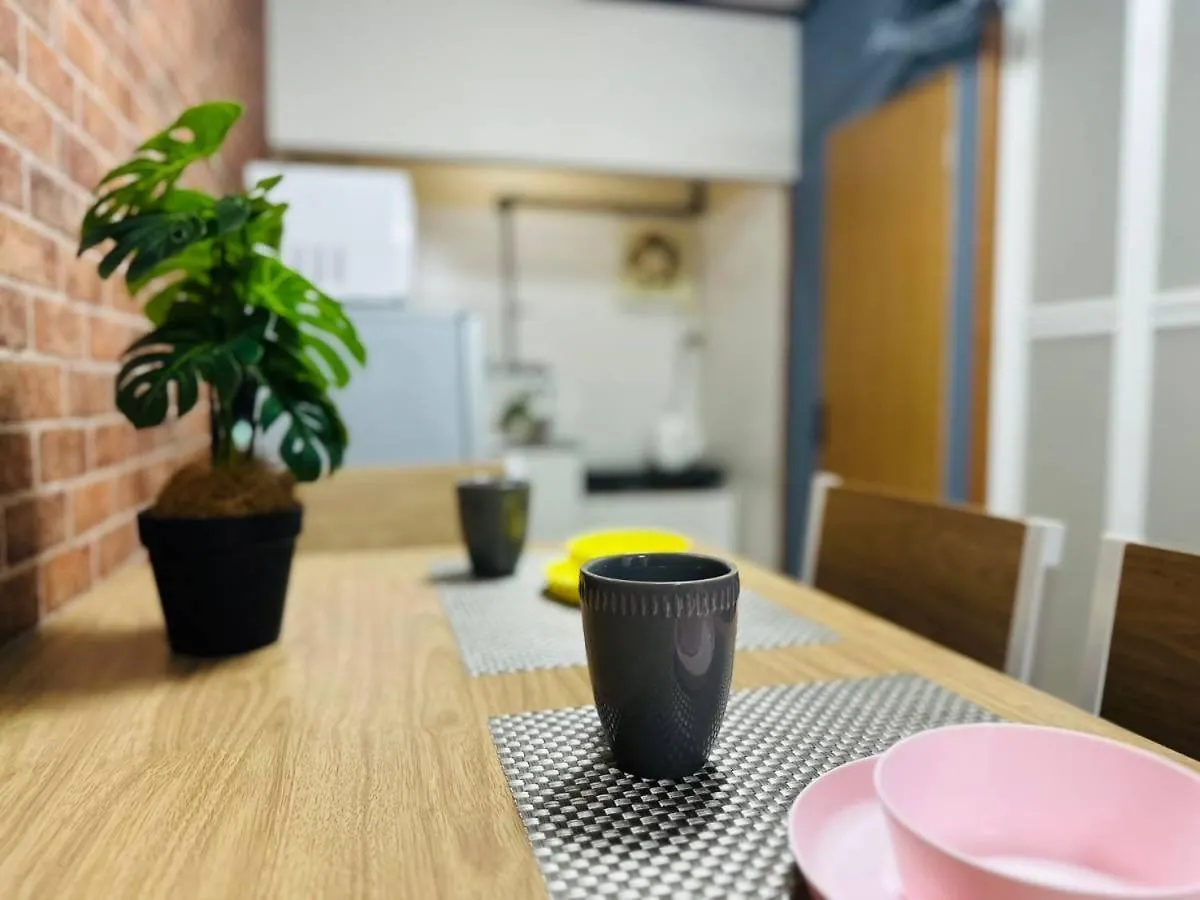 Apartment 大阪中心地にステイ！無料駐車場付き物件！最大7名宿泊可能、1Dk戸建を一棟貸切！無料wifi付き！